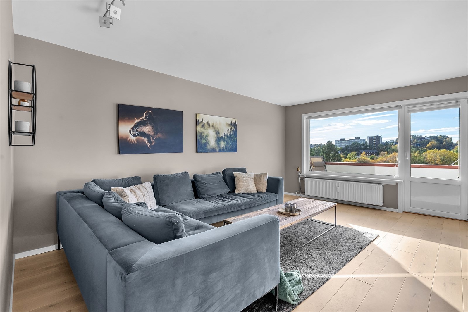 Overflatene, badet og kjøkkenet ble oppgradert i 2017, noe som gir leiligheten et tidløst og oppusset uttrykk. Galleribilde