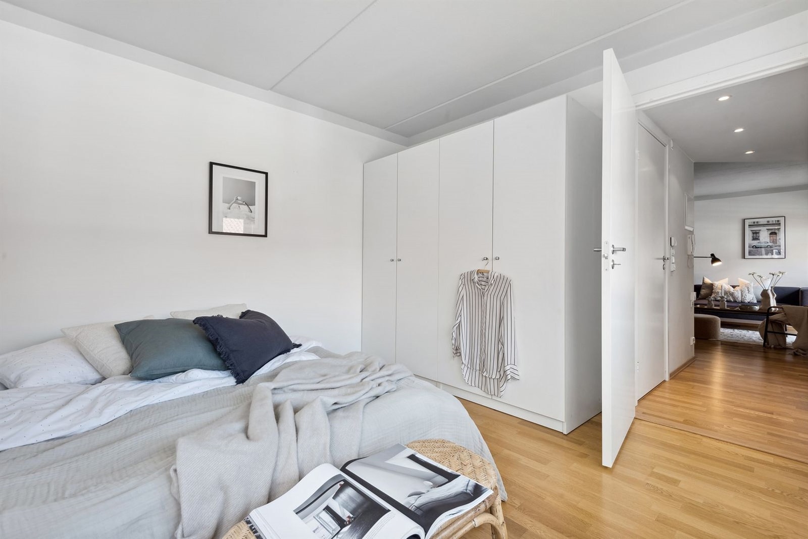 Doble garderobeskap som allerede er satt inn medfølger leiligheten. Galleribilde