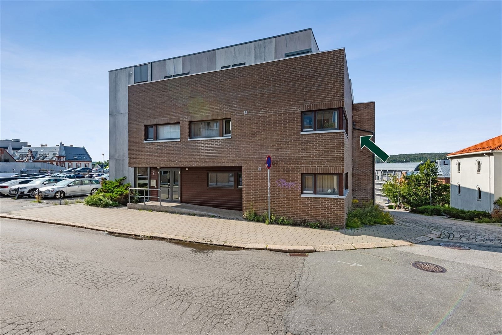 Leiligheten ble oppført i 2008 og er meget velholdt. Romløsningen er like effektiv som oversiktlig og legger til rette for en enkel hverdag. Galleribilde