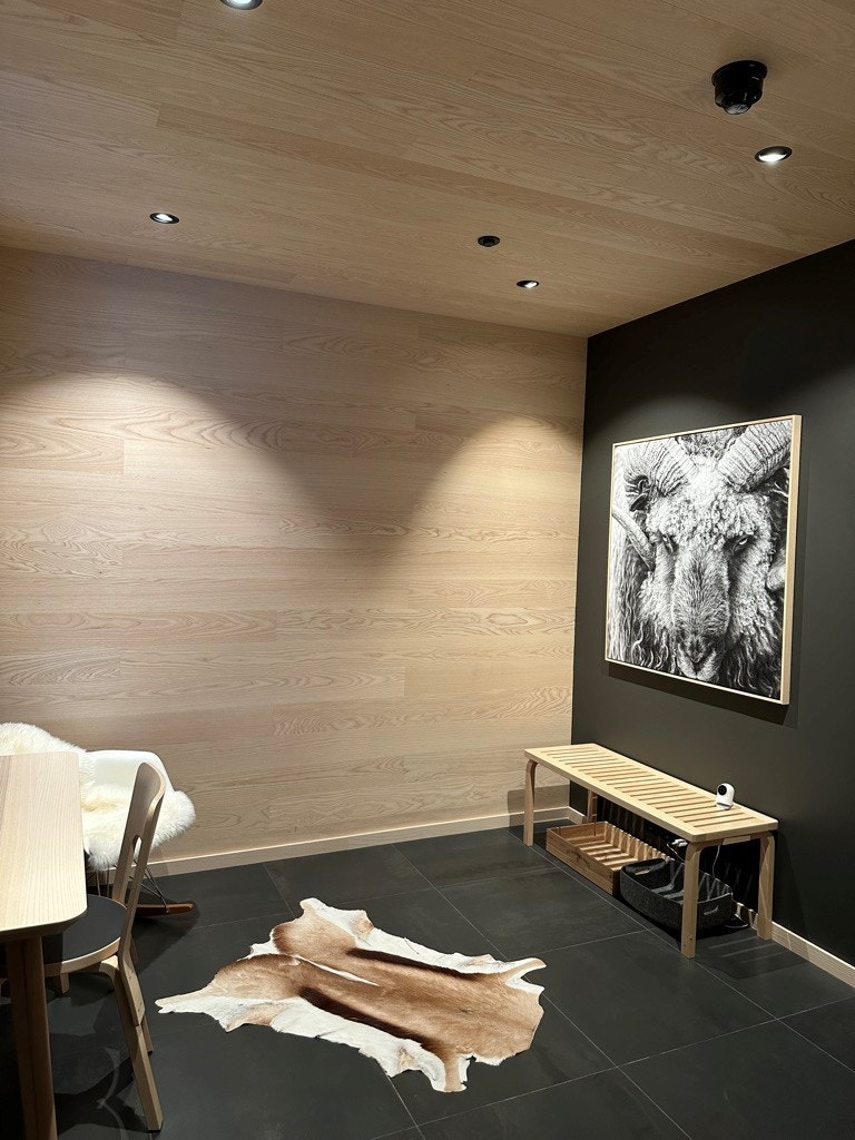 Fra gjestestue / tv stue. Her er det god plass også for sofa og ekstra sengeplasser Galleribilde