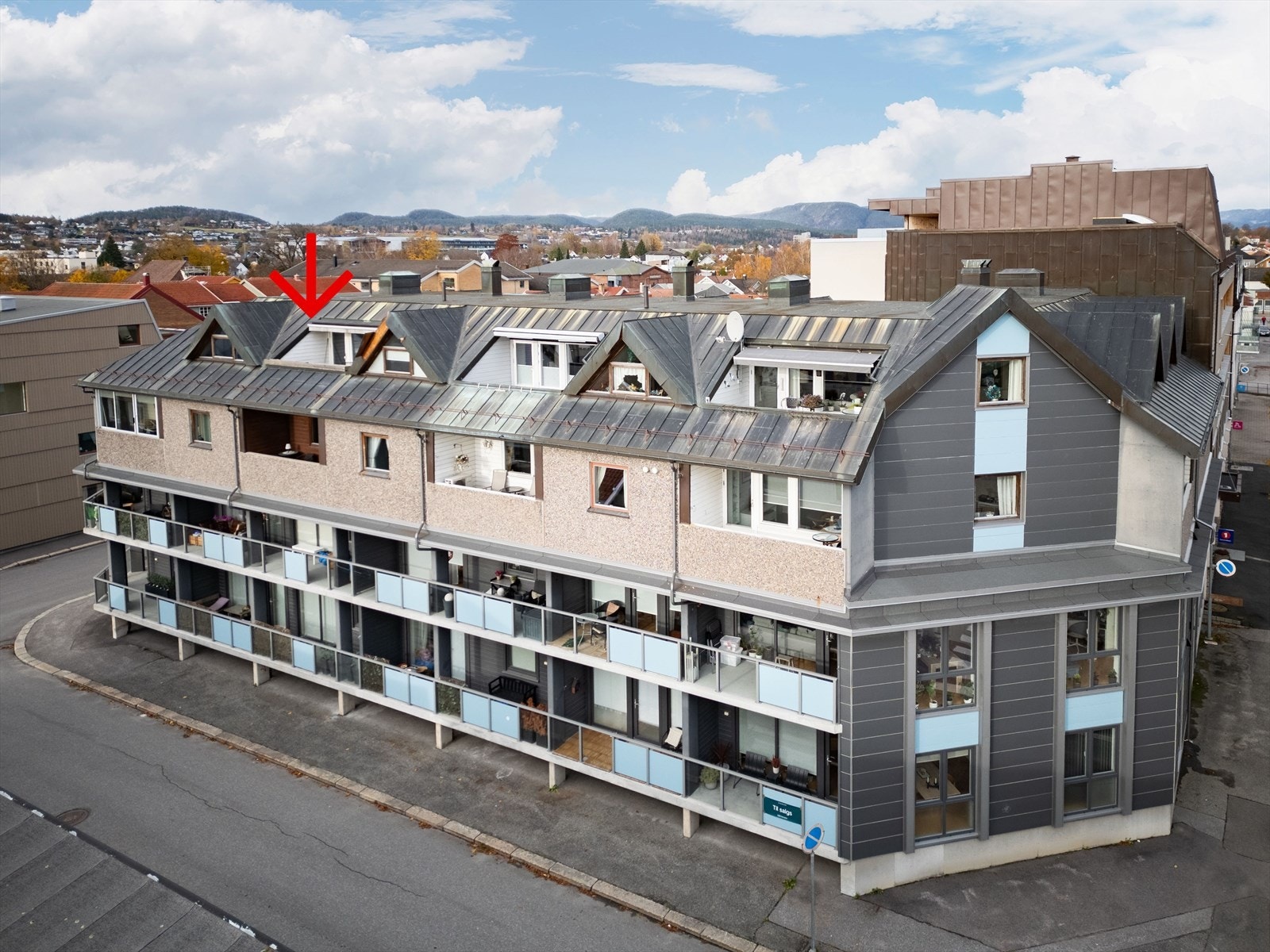 Solrik og sydvendt balkong - helt usjenert helt på toppen! Galleribilde