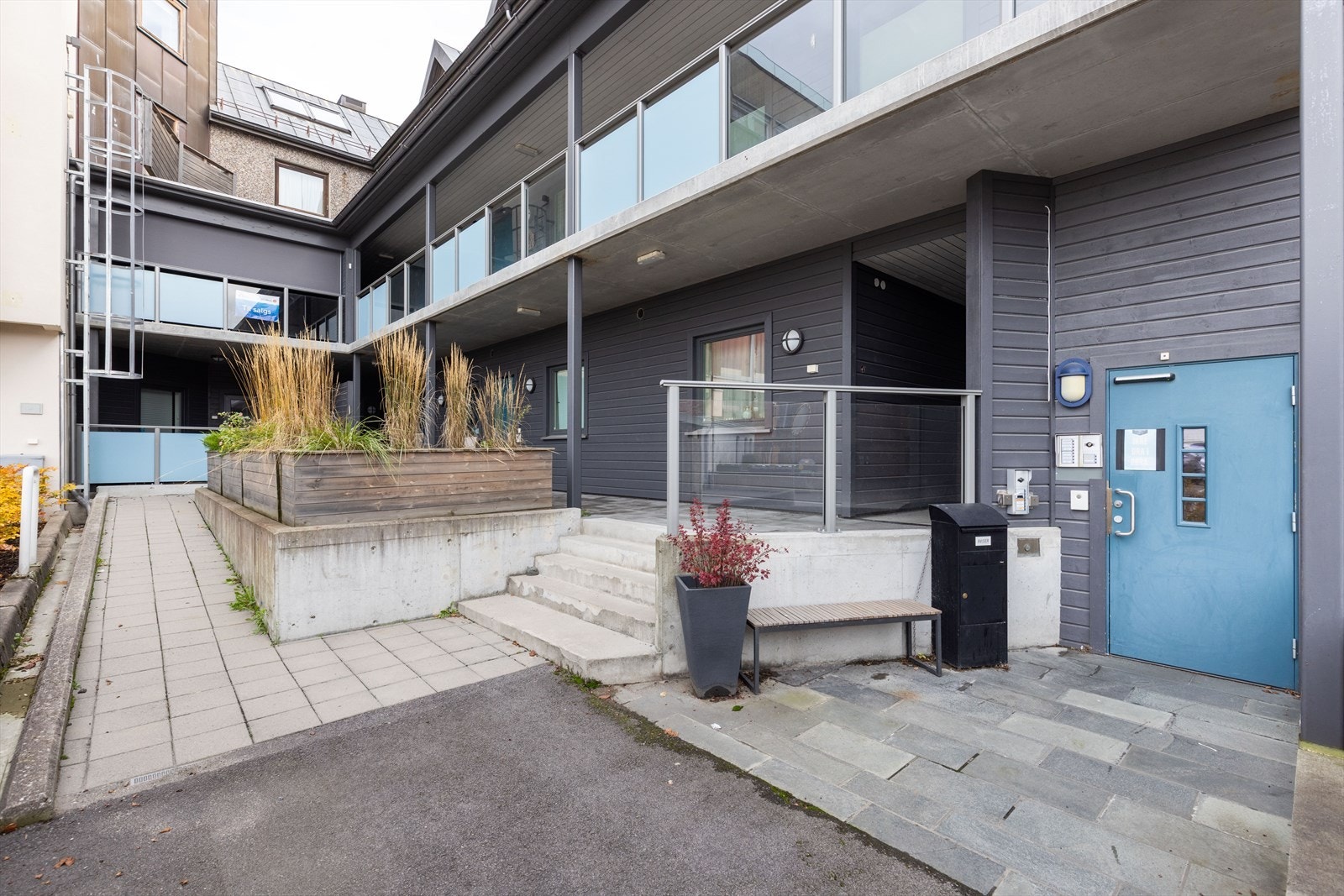 Velkommen til Lundegata 14 - inngangsdør og ringeklokke for gjestene - åpner fra leiligheten Galleribilde