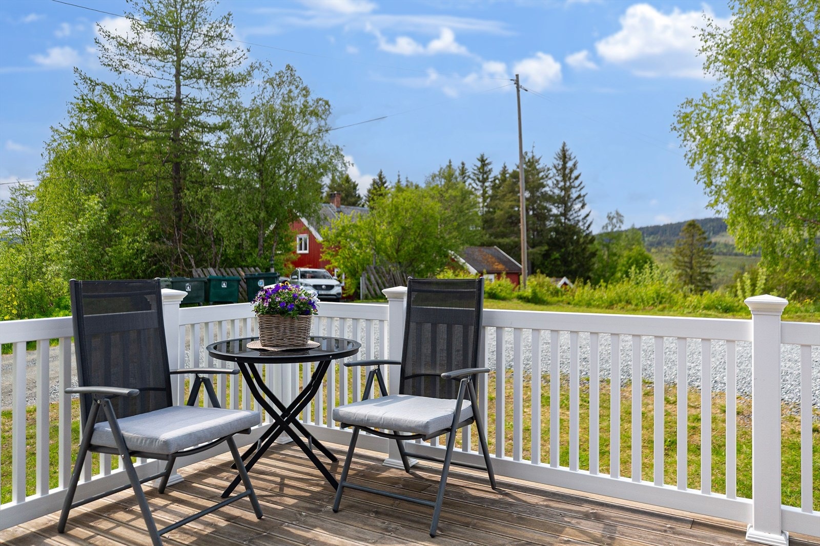 Terrassen er inndelt i ulike soner, og innbyr til både stille stunder og lange, sosiale kvelder. Galleribilde