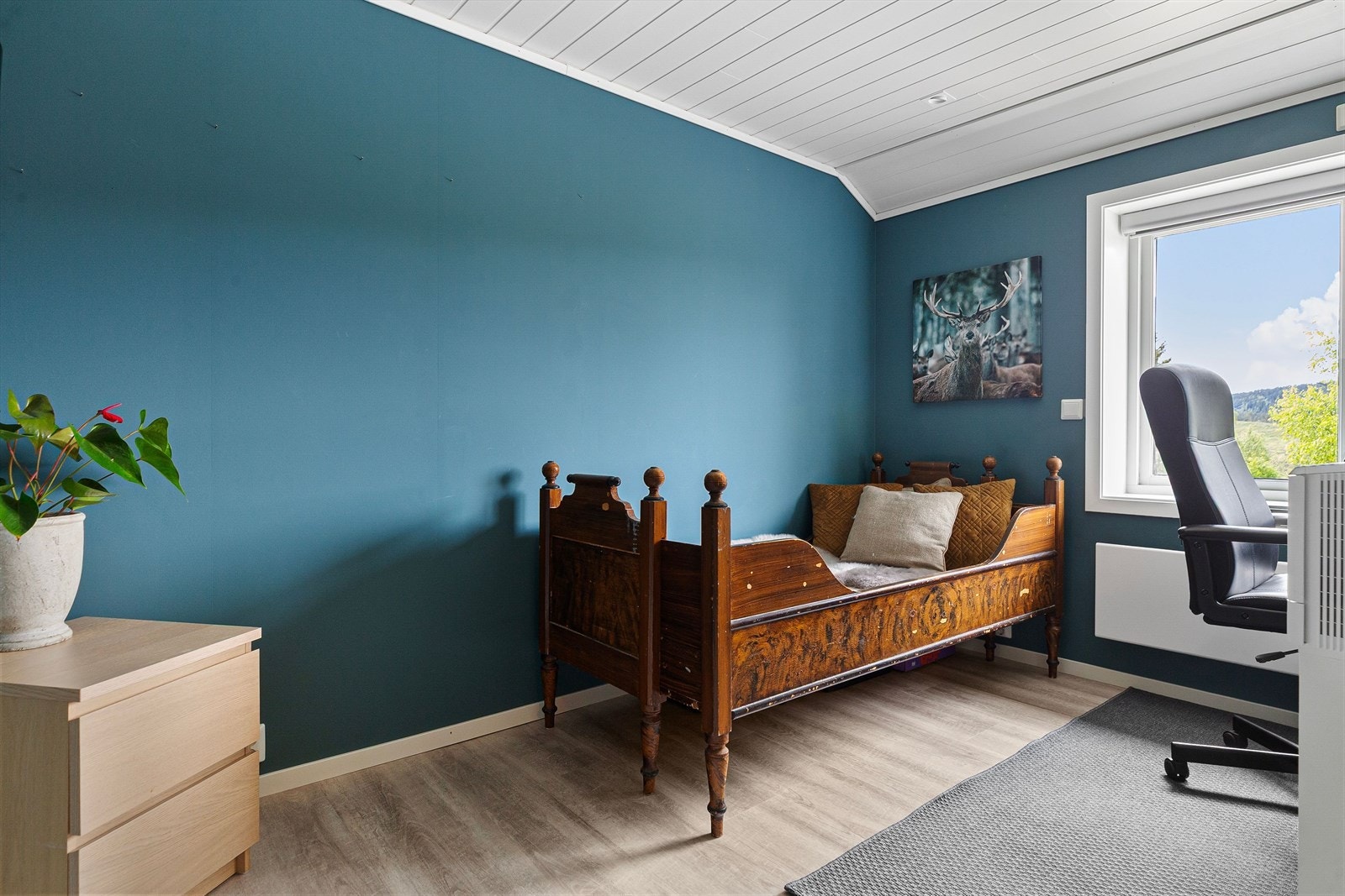 Fem soverom er plassert i andre etasje, meget praktisk hvis man har små barn. Galleribilde