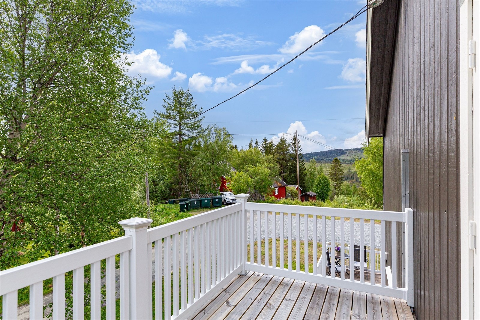 Utenfor hovedsoverommet har boligen en koselig veranda på ca. 6 kvm. Galleribilde