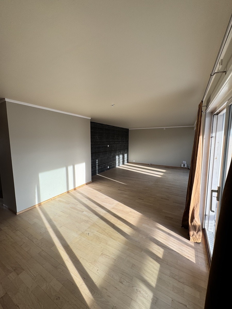 Stue med åpen kjøkken løsning Galleribilde