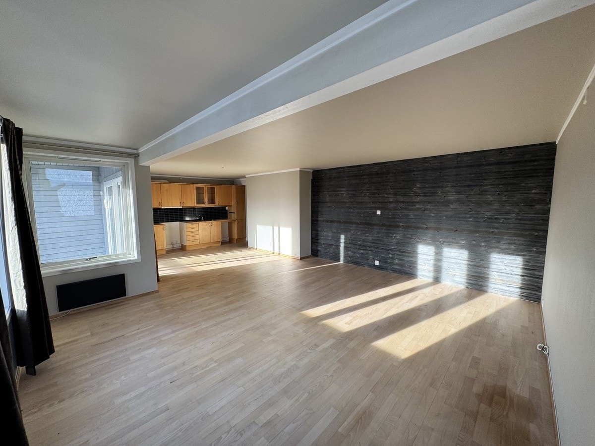 Stue med åpen kjøkken løsning Galleribilde