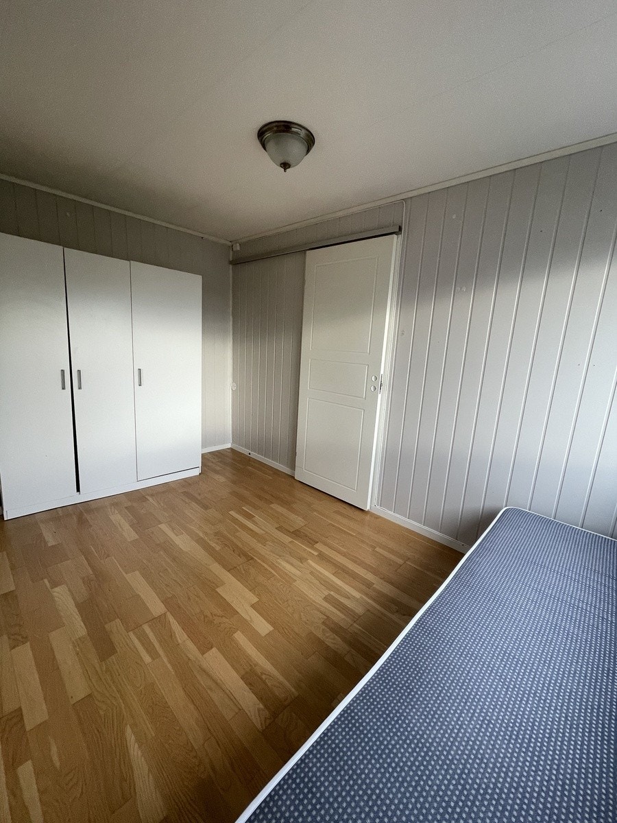 Stort soverom, møbler kan følge med ved ønske Galleribilde