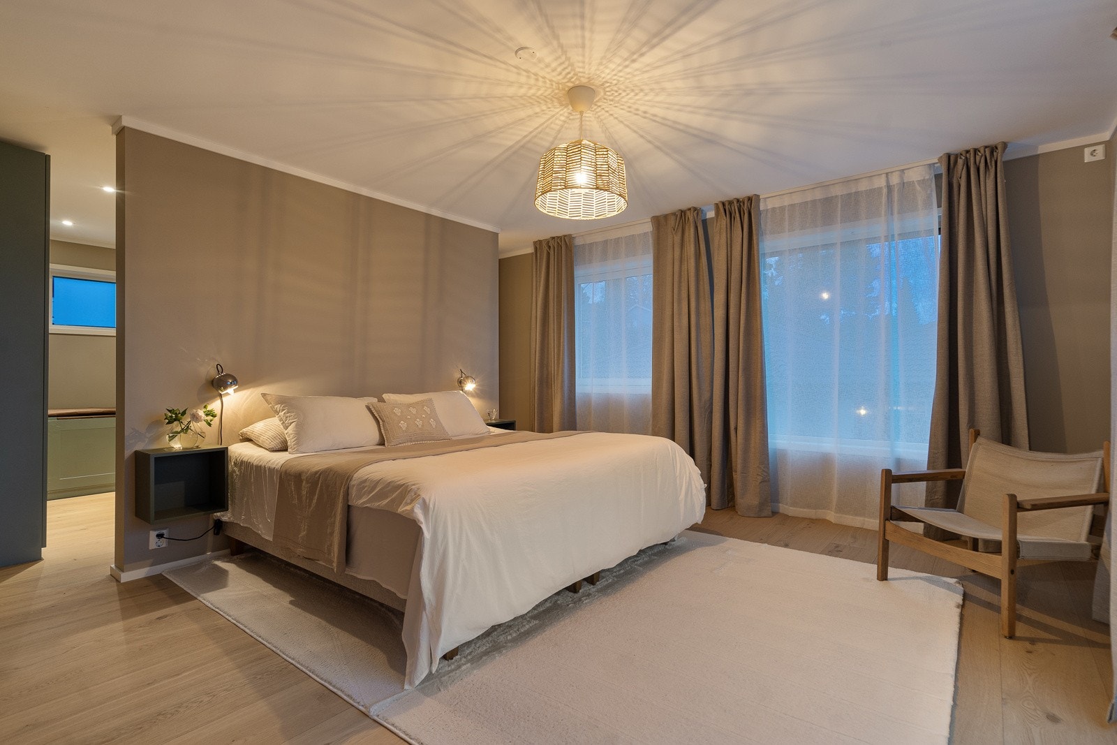 Hovedsoverom med panorama vinduer Galleribilde