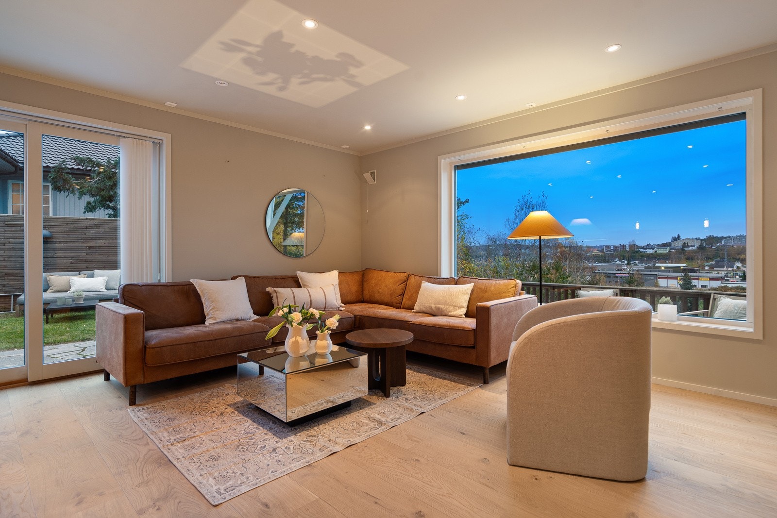 Store vindusflater med flott utsyn Galleribilde