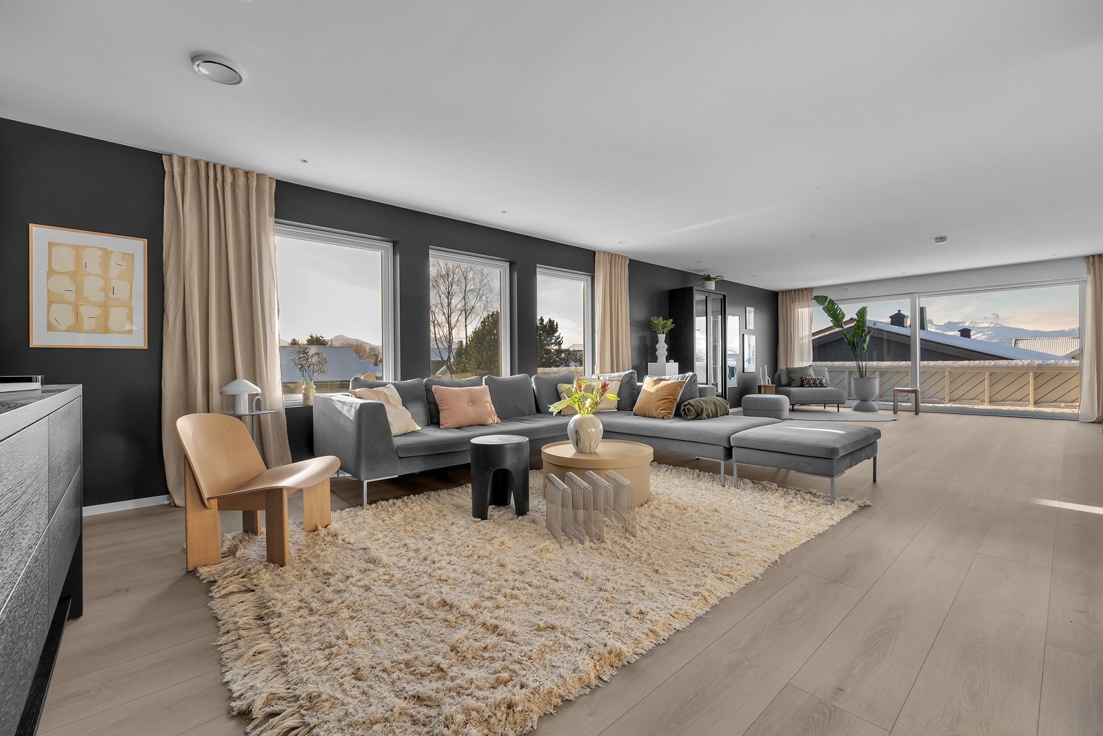 Store vindusflater. Galleribilde