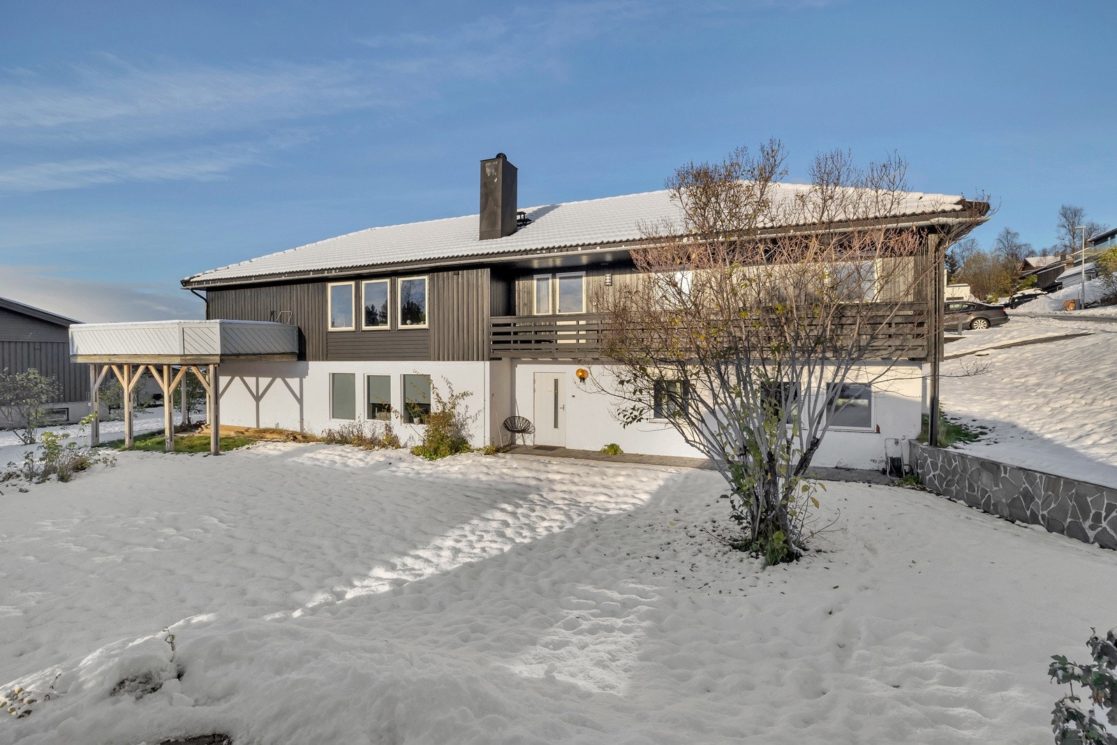 Storhaug + Partnere med megler Stian Mathiassen presenterer denne flotte eiendommen i Hansmarkvegen 12! Galleribilde