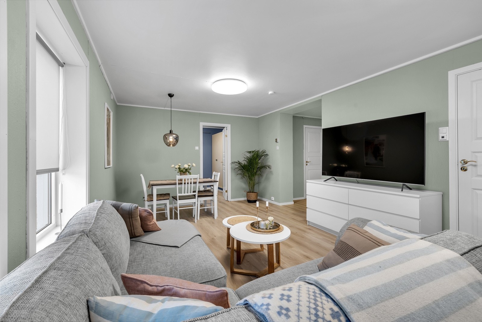 Stue i utleiedel 1 som er en 3-roms leilighet som genererer gode leieinntekter. Galleribilde