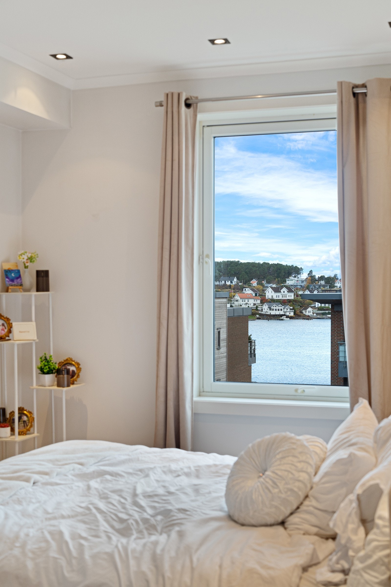 Hyggelig utsikt fra soverommet Galleribilde