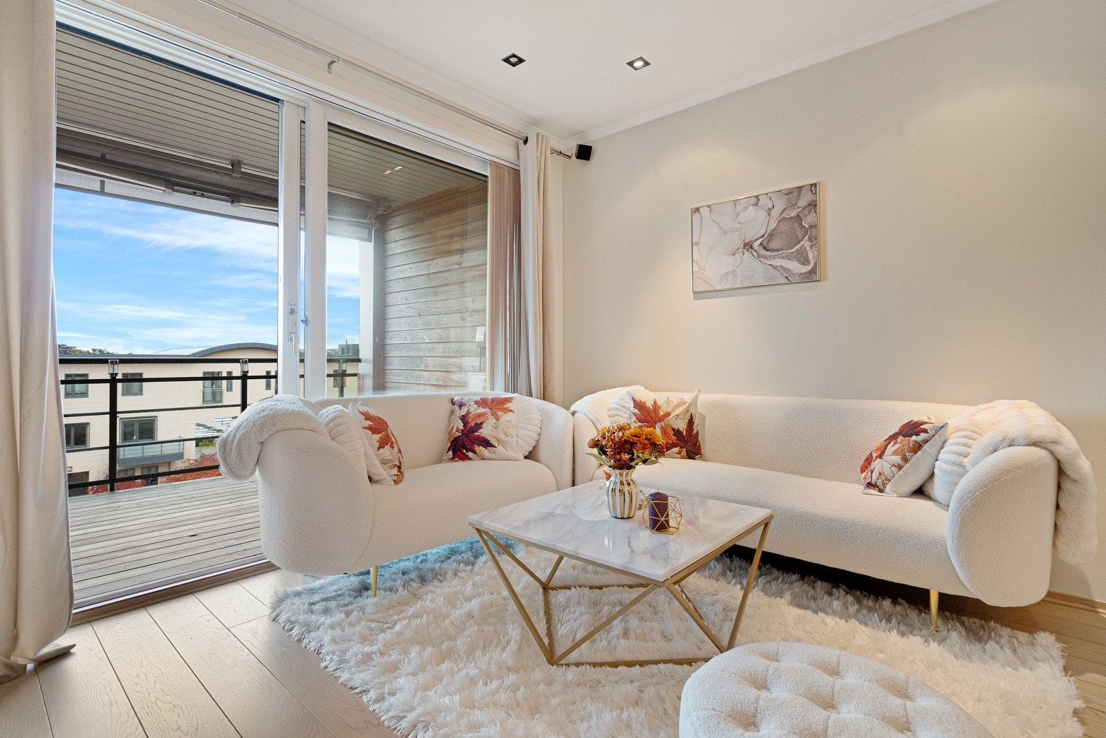 Fra stuen er det utgang til overbygget balkong Galleribilde