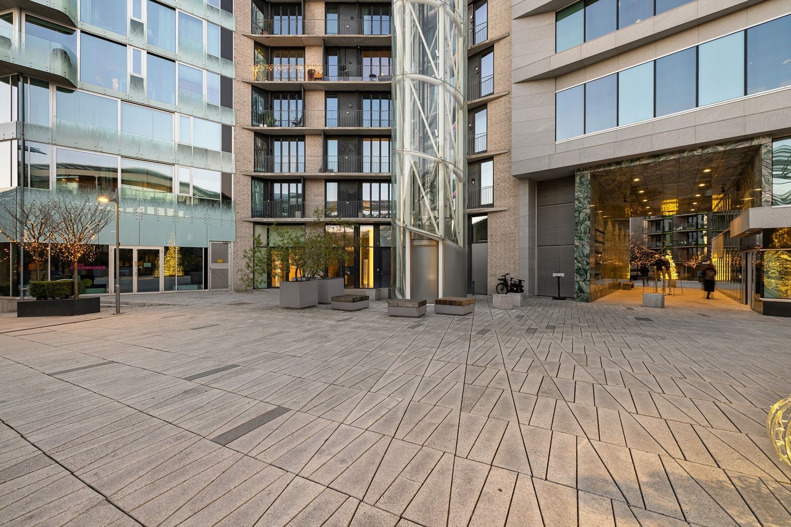 Leiligheten ligger i et moderne bygg fra 2012 med heisadkomst og fellesarealer av høy kvalitet. Galleribilde