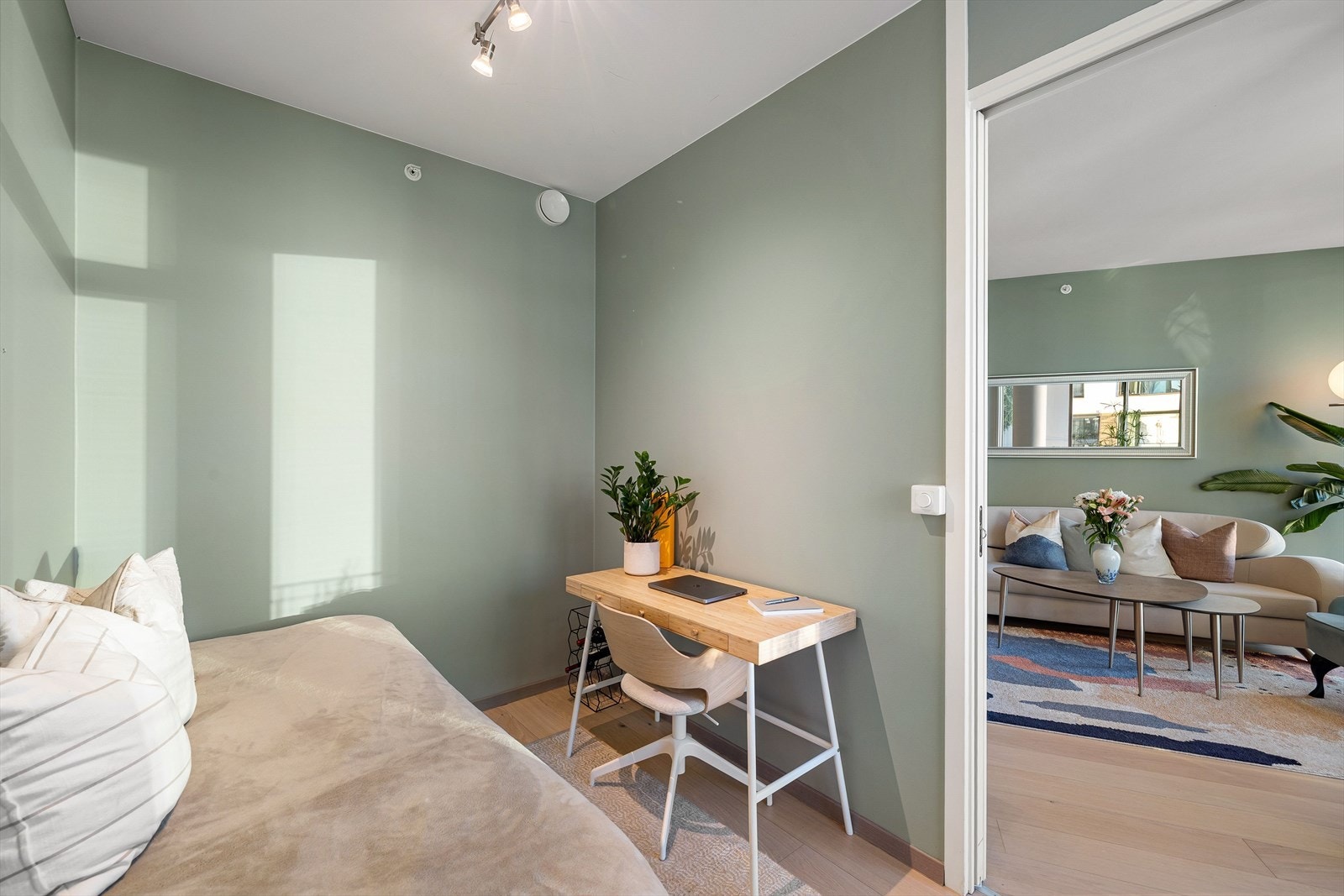 Rommet har en fleksibel størrelse med plass til både seng og arbeidsplass. Galleribilde