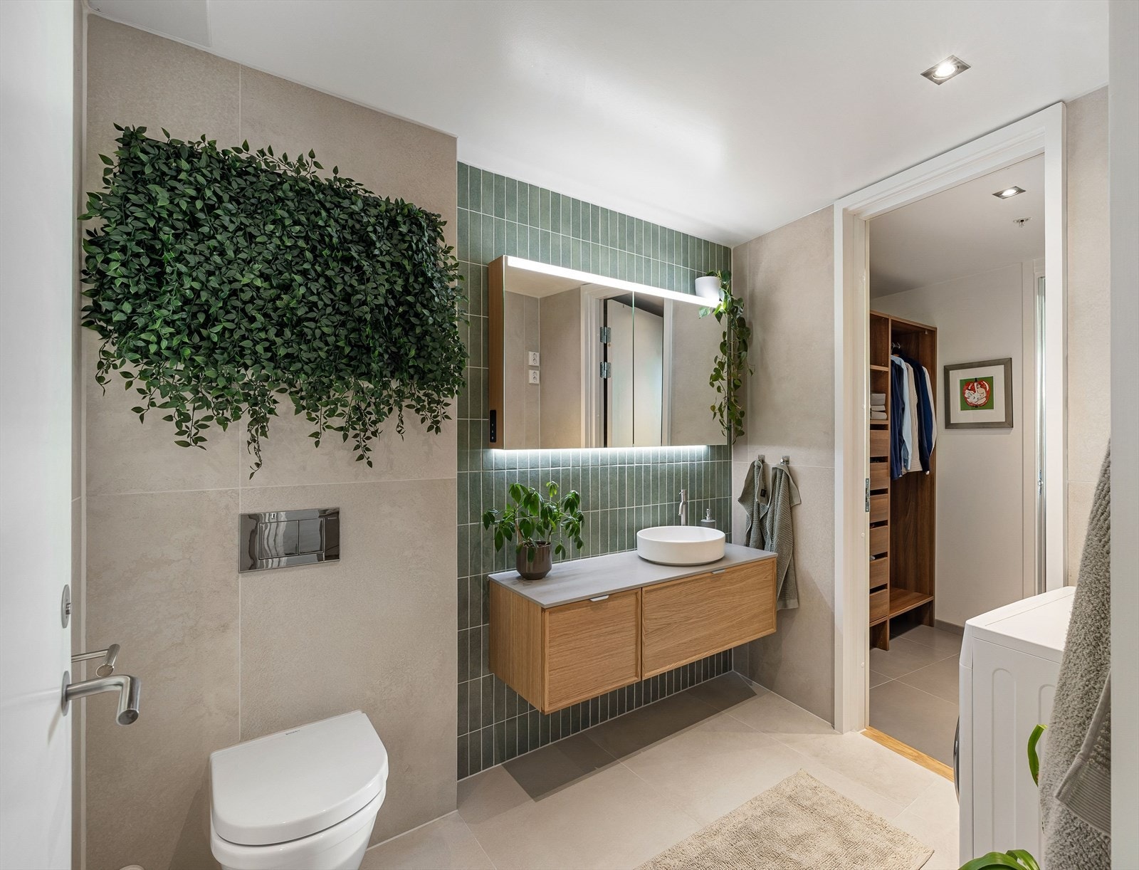 Her er det elektriske varmekabler i gulvet og downlights i himlingen for ekstra komfort. Galleribilde