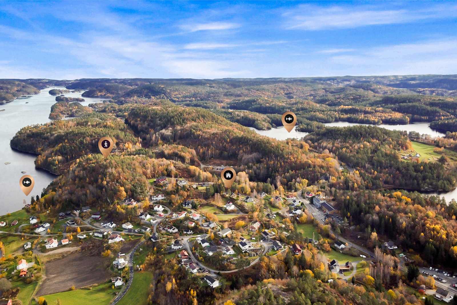 Kort vei fra boligen ned til Sørfjorden. Det er også kun 2-3 minutter kjøring til E-18. Galleribilde