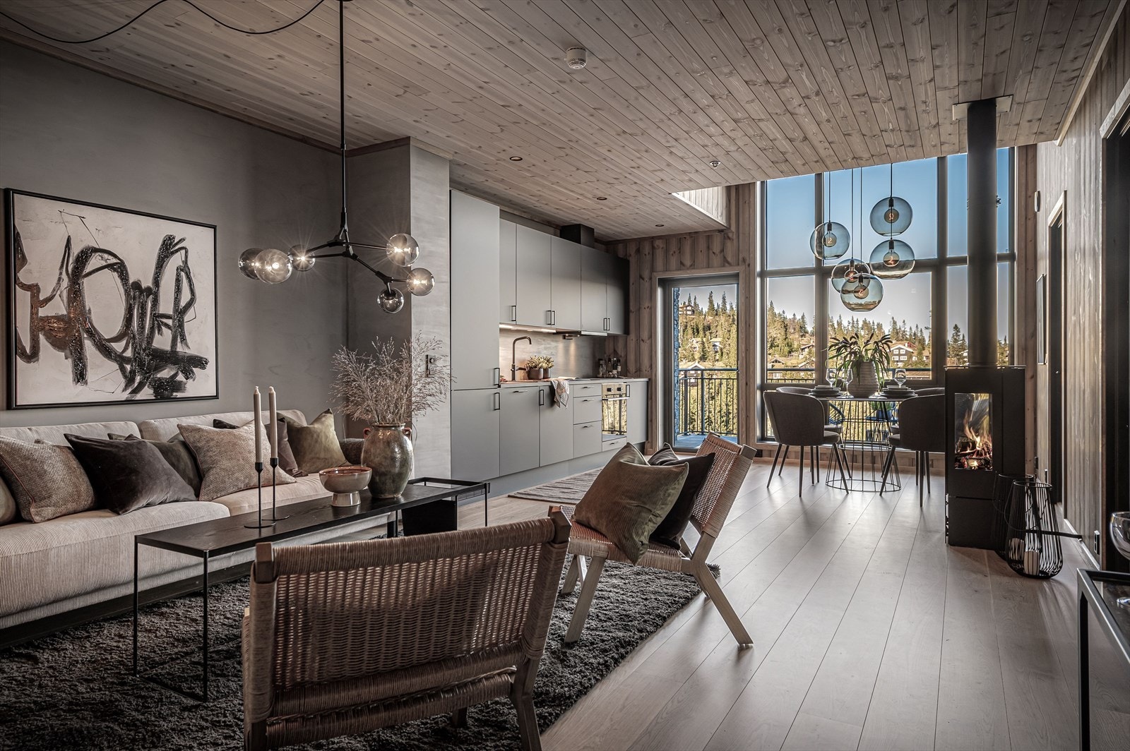 Her finner du også gasspeis som bidrar godt med lun hygge etter en lang dag i skiløypa. I tillegg har man varmekabler i gulv. Galleribilde