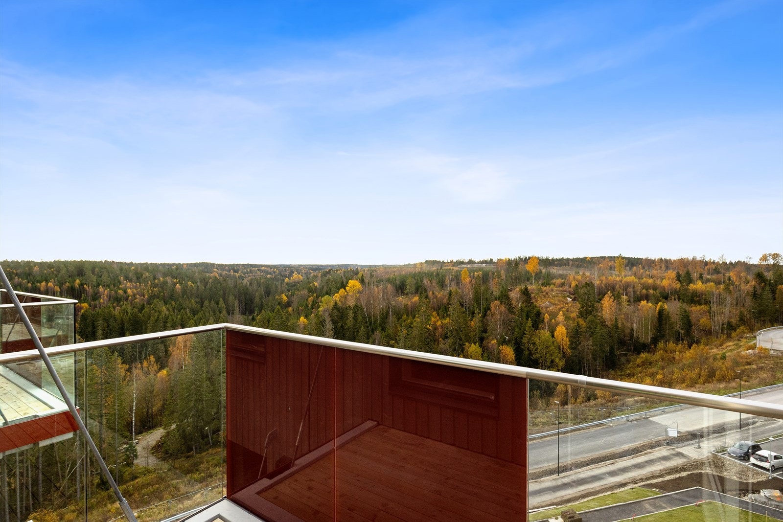 Leilighetens høye beliggenhet i 6. etasje gir en flott og vidstrakt utsikt. Galleribilde