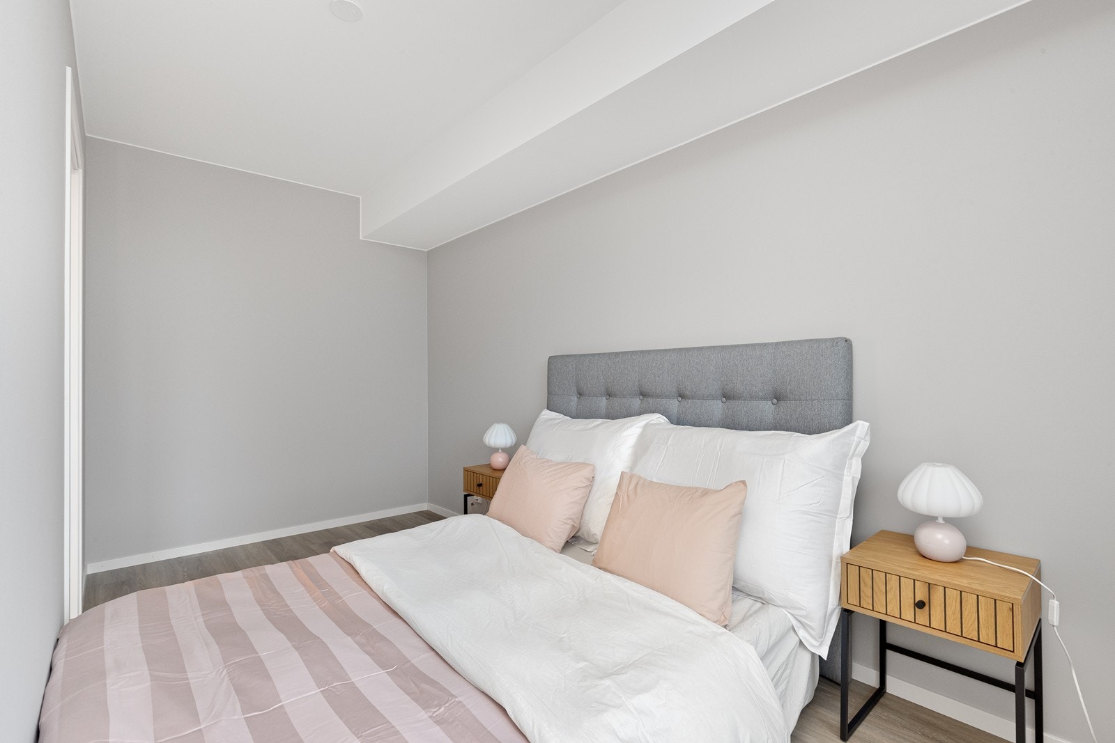 Det er avsatt god plass til garderobeskap for effektiv oppbevaring. Galleribilde