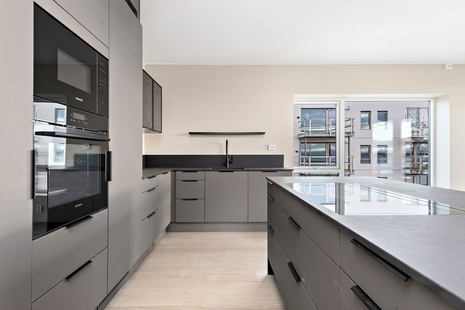 Stekeovn og microbølgeovn integrert. Galleribilde