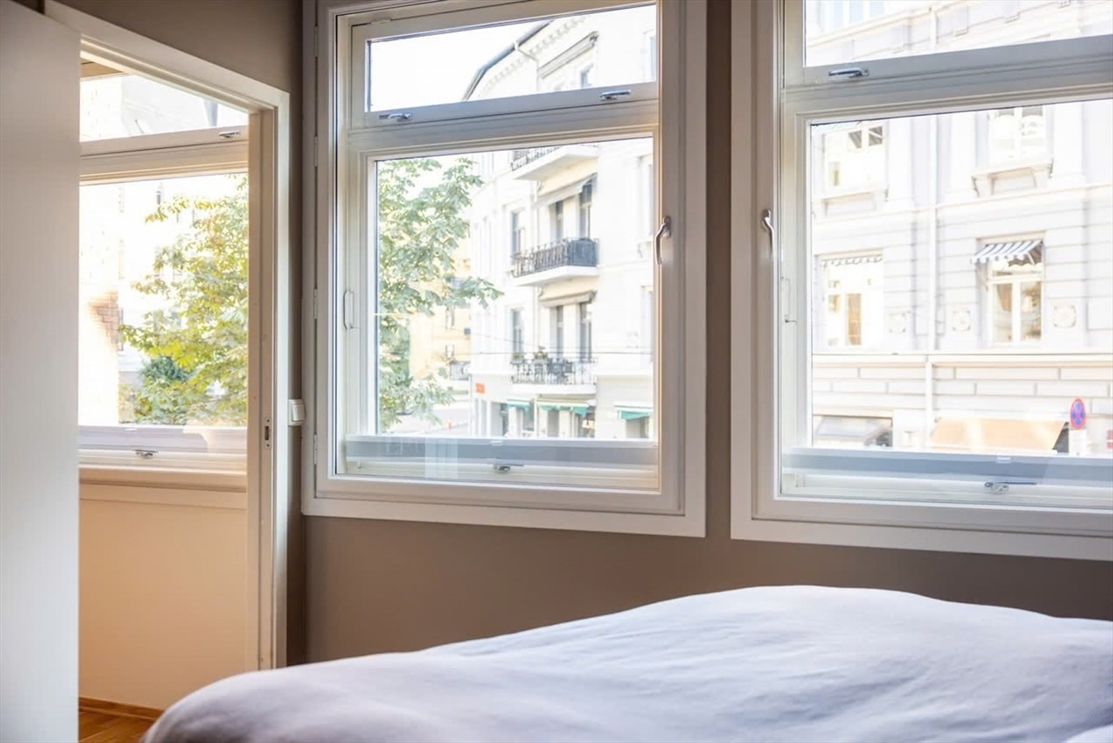 Soverom med plass til dobbeltseng. Galleribilde