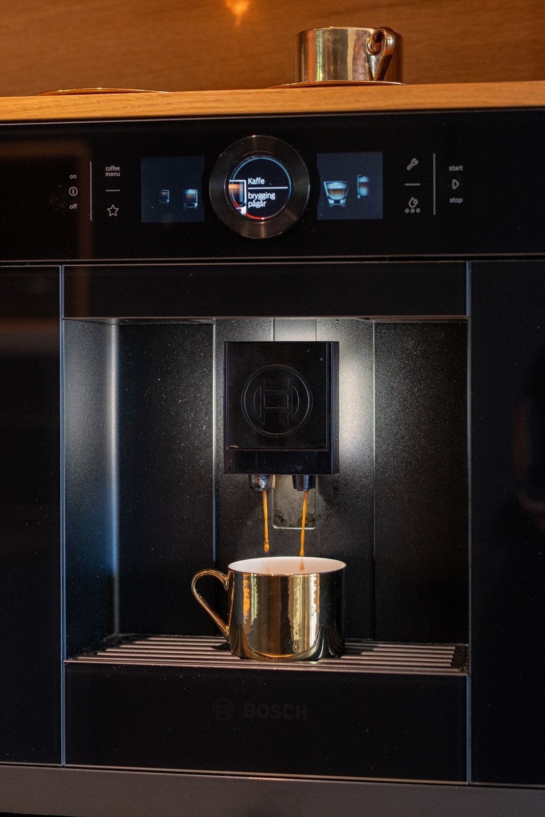 Kjøkkenet har integrert kaffemaskin. Galleribilde