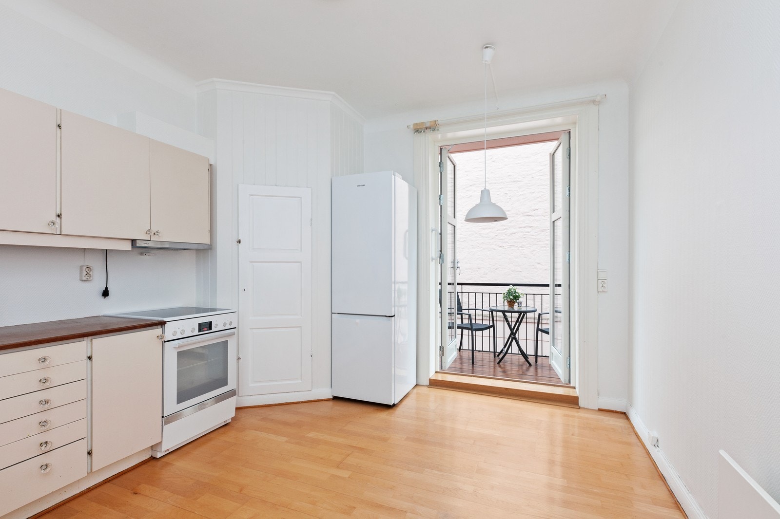 På kjøkkenet er det godt med lagringsplass. Galleribilde