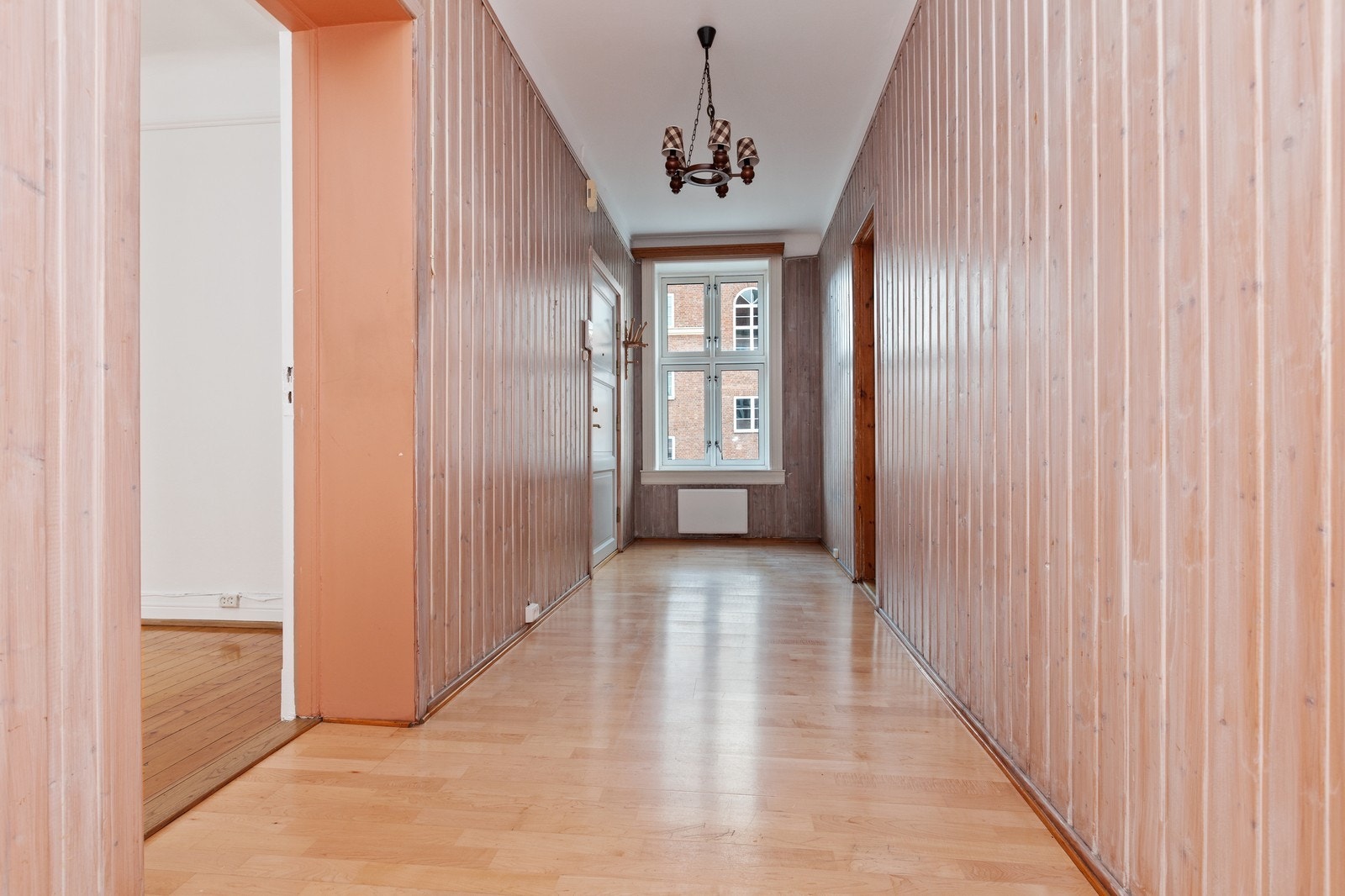 Stor og romslig entré. Galleribilde