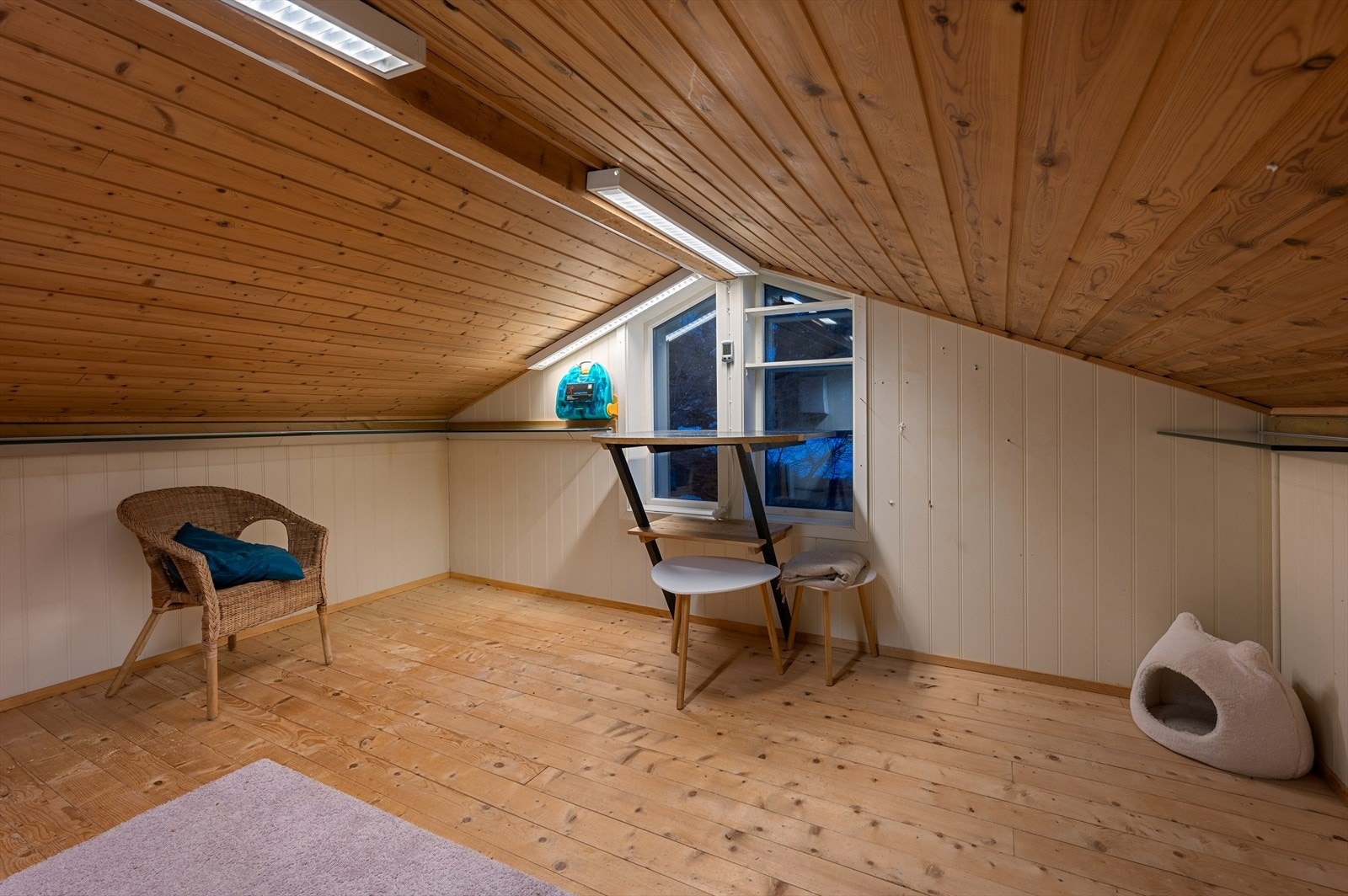 Areal over integrert garasje med tilkomst fra boligen Galleribilde