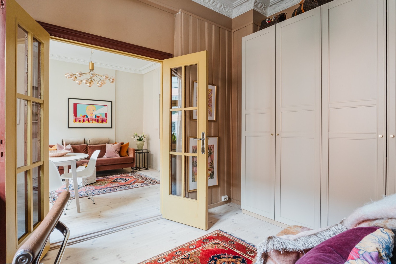 Mye oppbevaringsplass i leiligheten med gode løsninger. Galleribilde