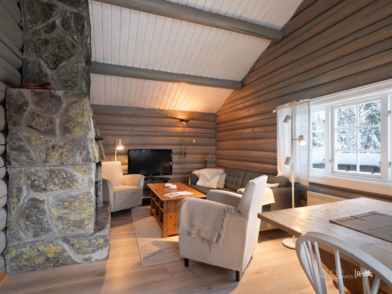 Herlig stue med flott peis. Galleribilde