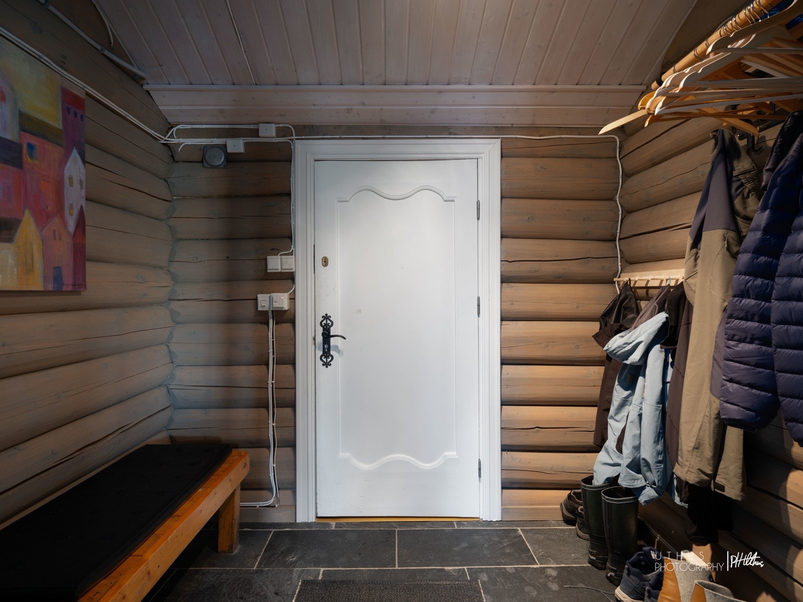 Romslig gang. Velkommen til visning. Galleribilde