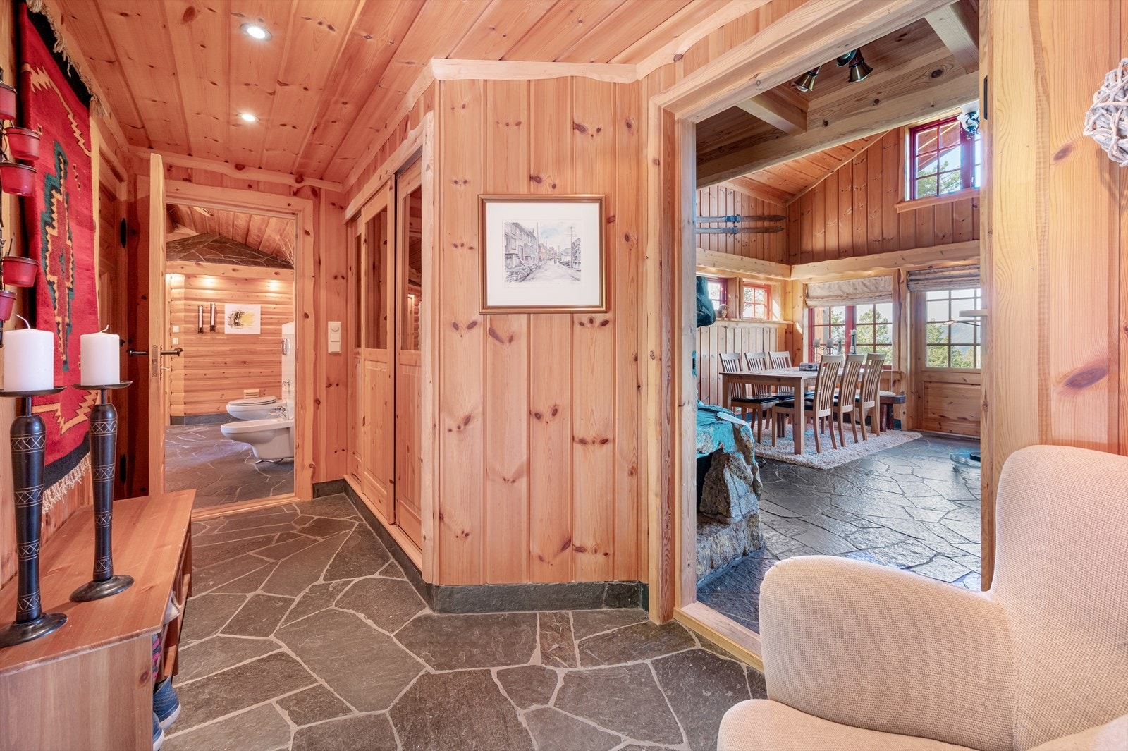 Flott gang med gode oppbevaringsmuligheter Galleribilde