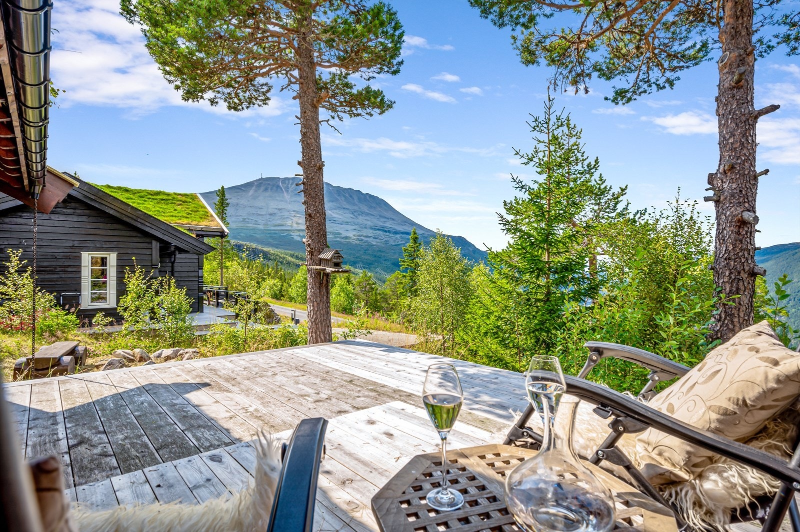 Flott terrasse på hele 64 kvm med fantastisk utsikt utover fjellet! Galleribilde
