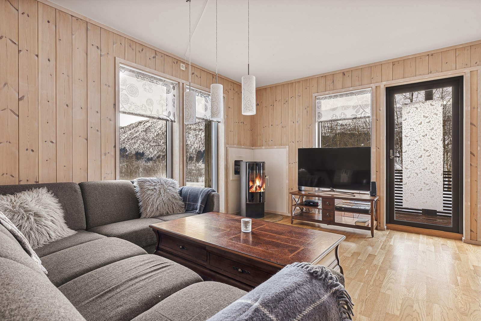 Fra stue/kjøkken er det utgang til terrasse Galleribilde