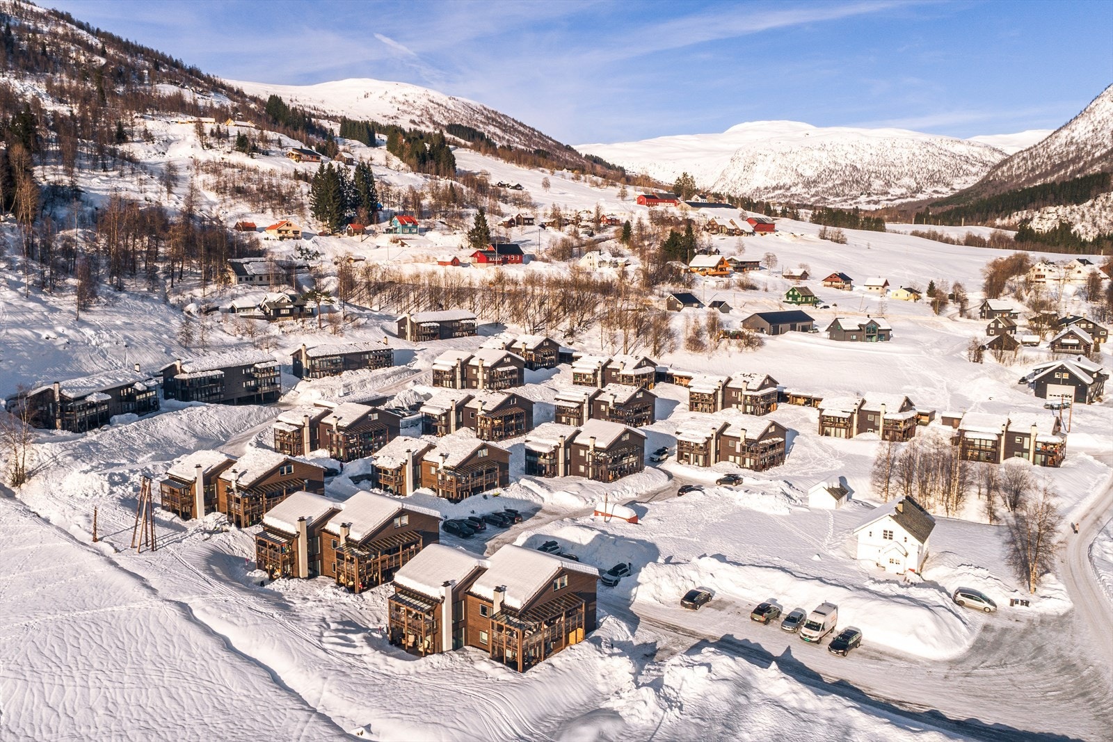 Her finner du vakre turstier rett utenfor døren og en kort kjøretur til skianlegget i Myrkdalen Fjellandsby Galleribilde