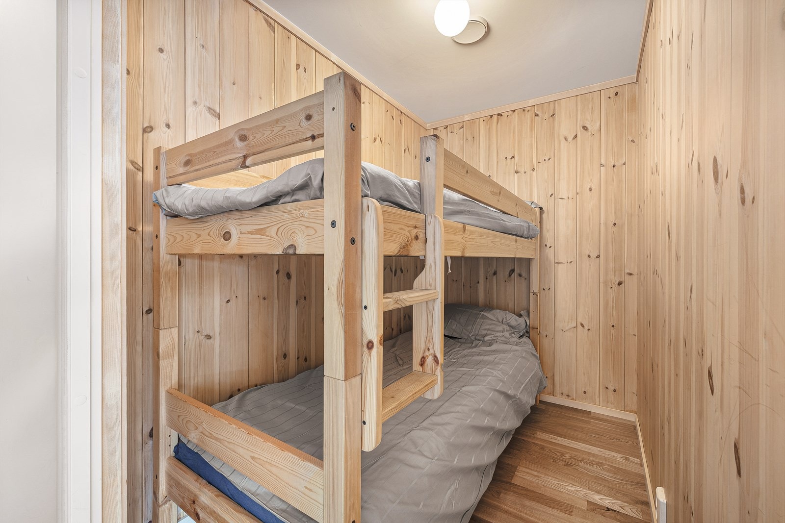 Innvendig bod gir god oppbevaringsplass Galleribilde