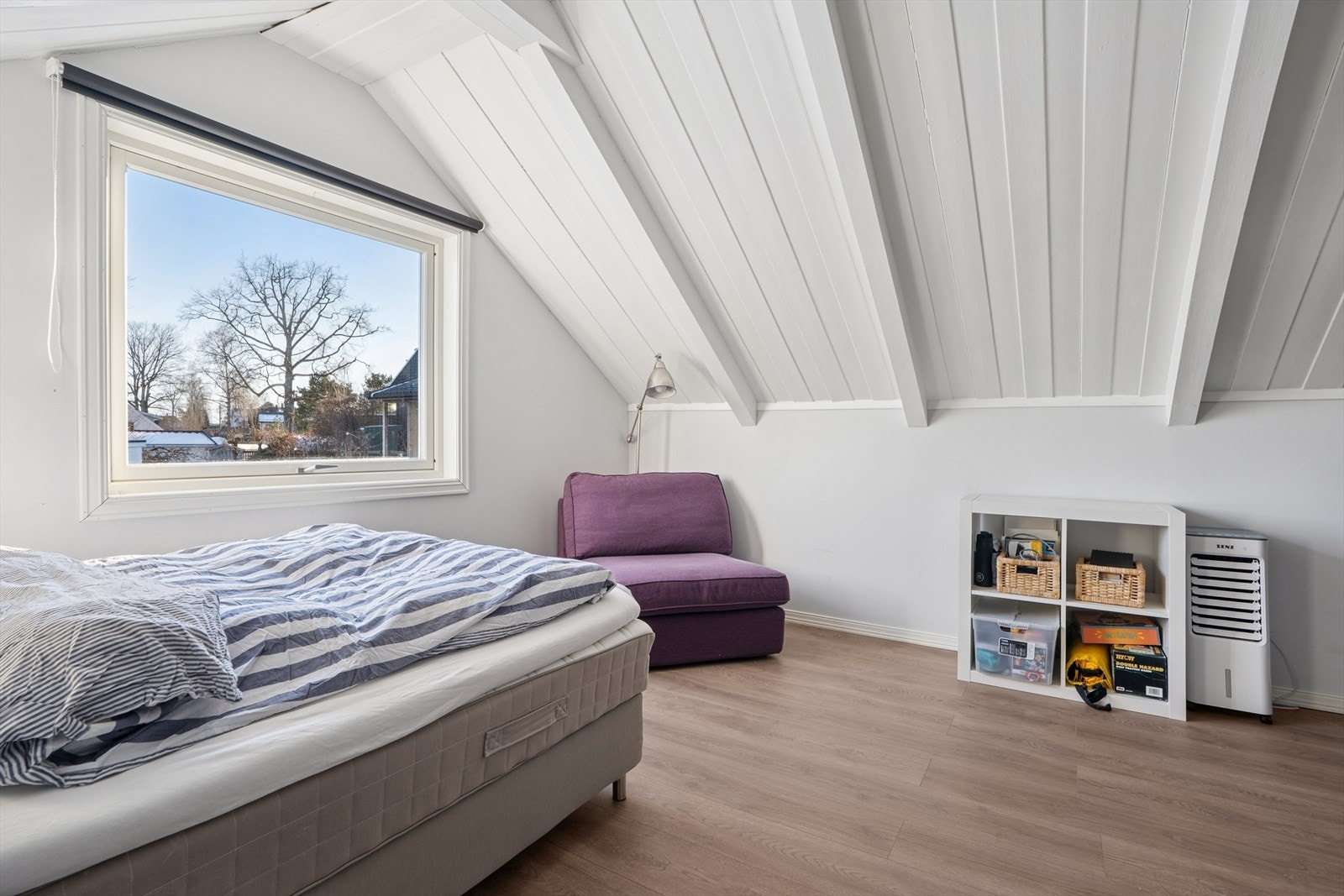 Soverommene har klassisk parkett/laminat på gulvene, som gir en lun atmosfære. Galleribilde