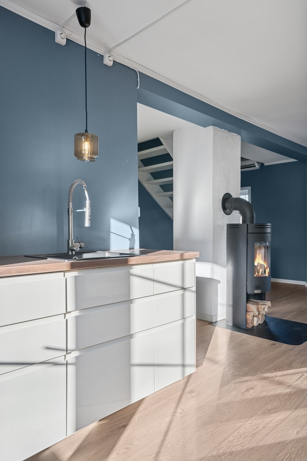 Kjøkkenarmatur med uttrekk og dusj- praktisk og brukervennlig. Galleribilde