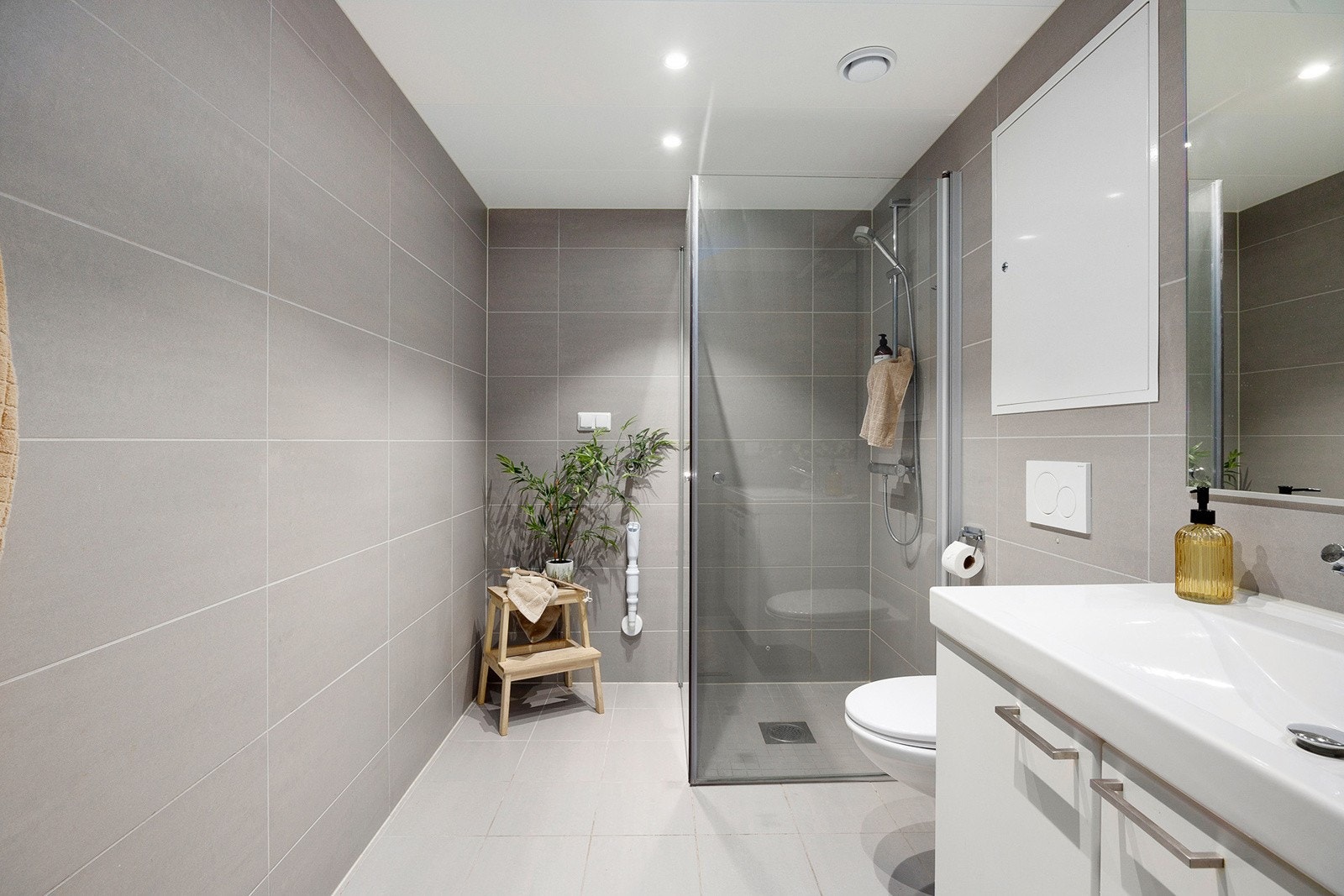 Pent flislagt bad Galleribilde