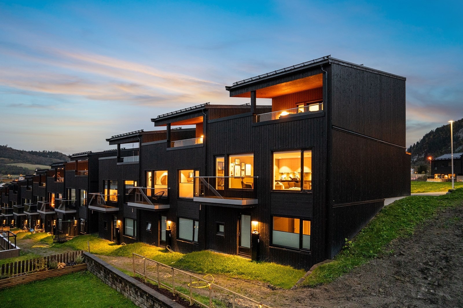 Aktiv Eiendomsmegling v/ Marius Kvalvik har gleden av å presentere Mølnbakken 61 i Buvika. Foto: Vidar Alvik/ Grattis foto. Galleribilde