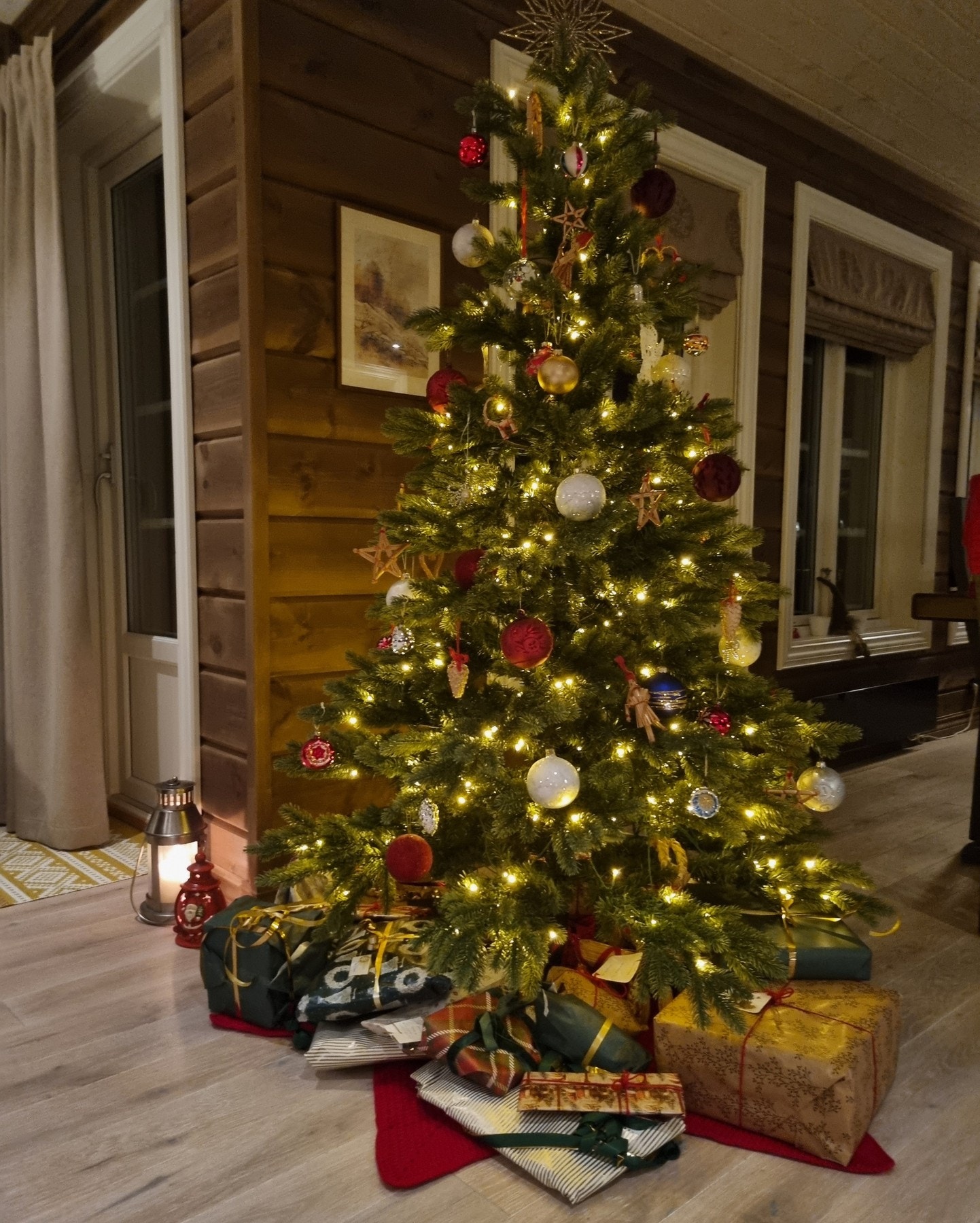 Koselig med julefeiring på hytta.
Bilde fra selgers arkiv. Galleribilde