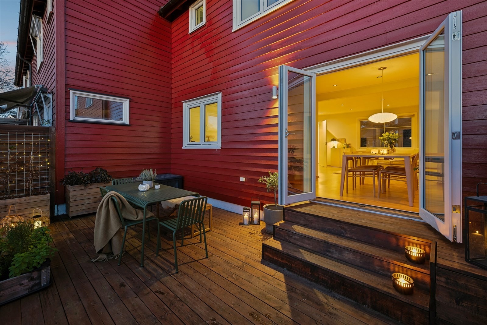 Rekkehus med attraktiv beliggenhet med få minutter gangavstand til Tangen senter, kollektiv transport, skoler, turområder m.m. Galleribilde