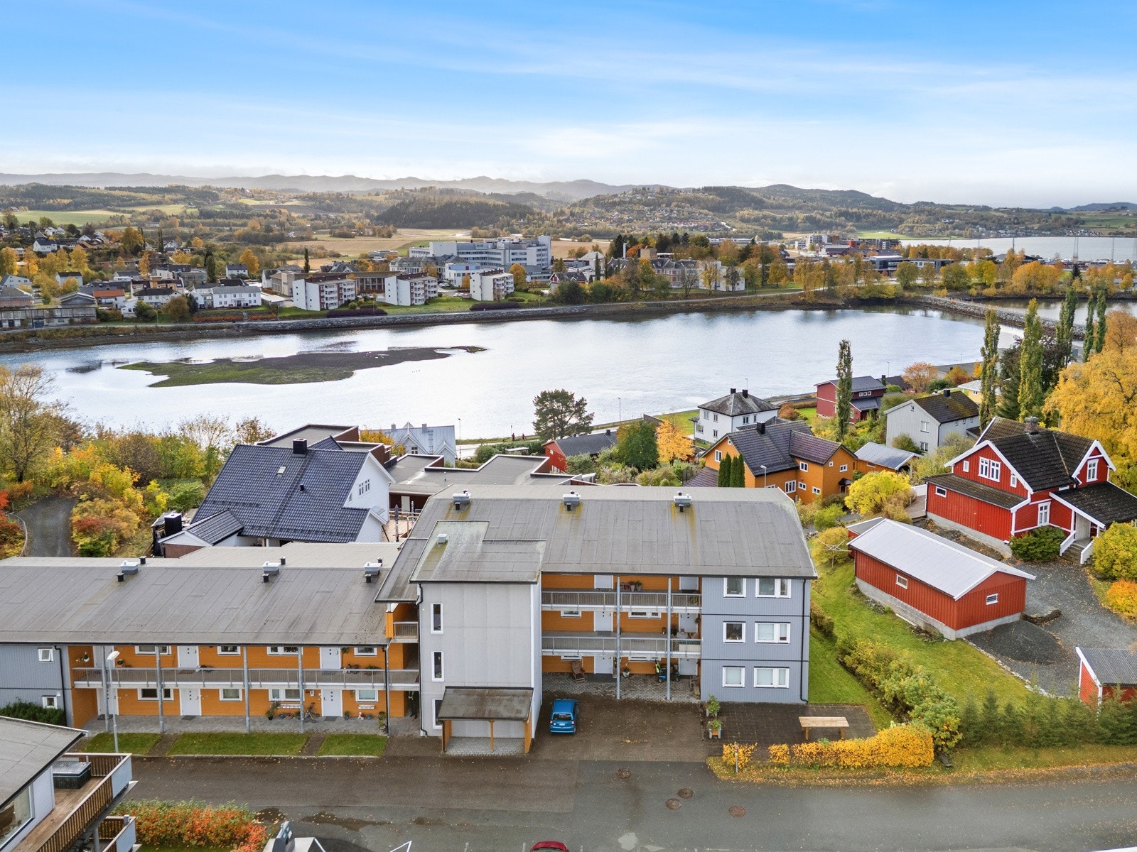 Her bor du med nærhet til alt du trenger i hverdagen - dagligvare, kollektivtransport, treningssenter og Moan handelsområde er bare noen minutter unna. Galleribilde