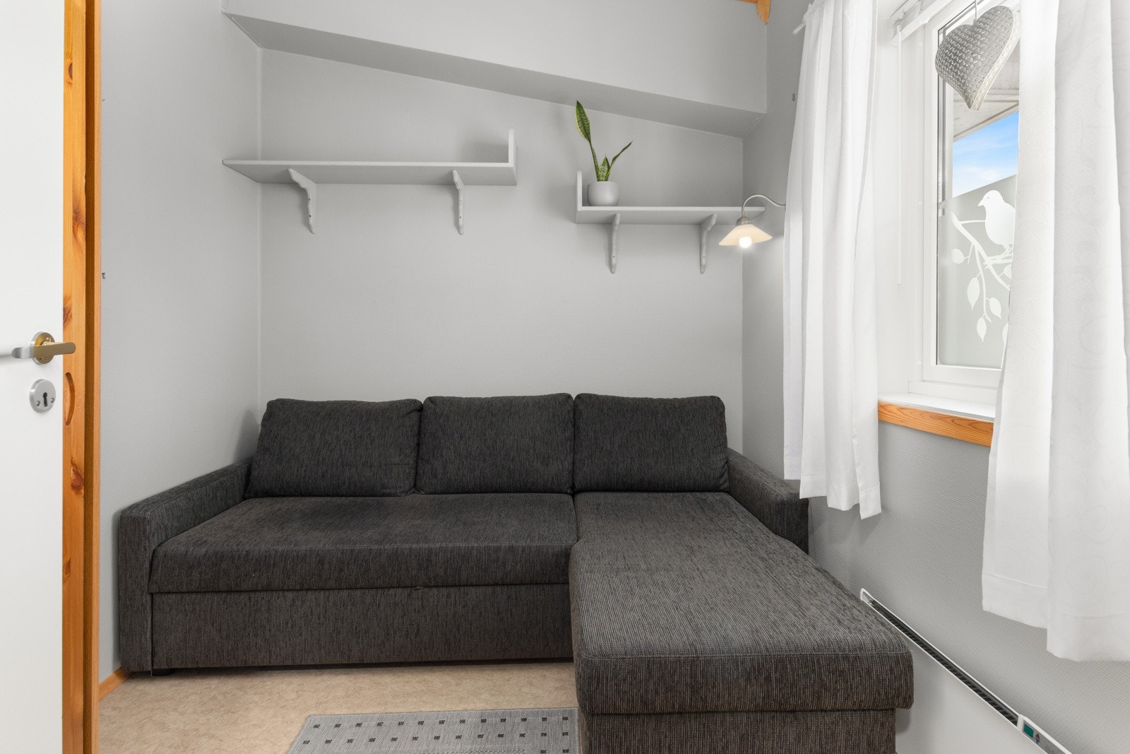 Soverom to har fin størrelse og kan brukes som kontor, gjesterom eller hobbyrom. Galleribilde