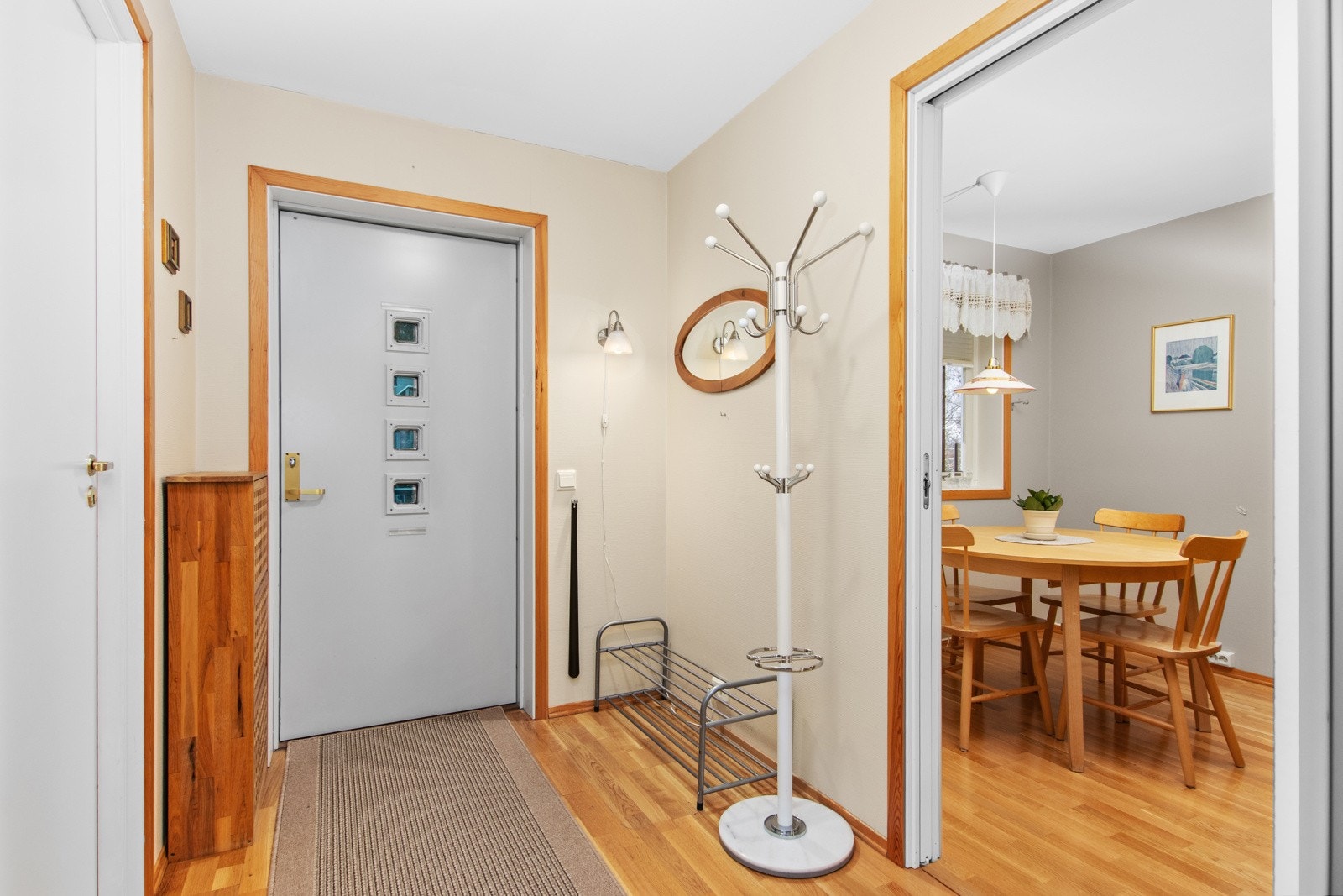 Fra gangen har man adkomst til kjøkkenet. Galleribilde