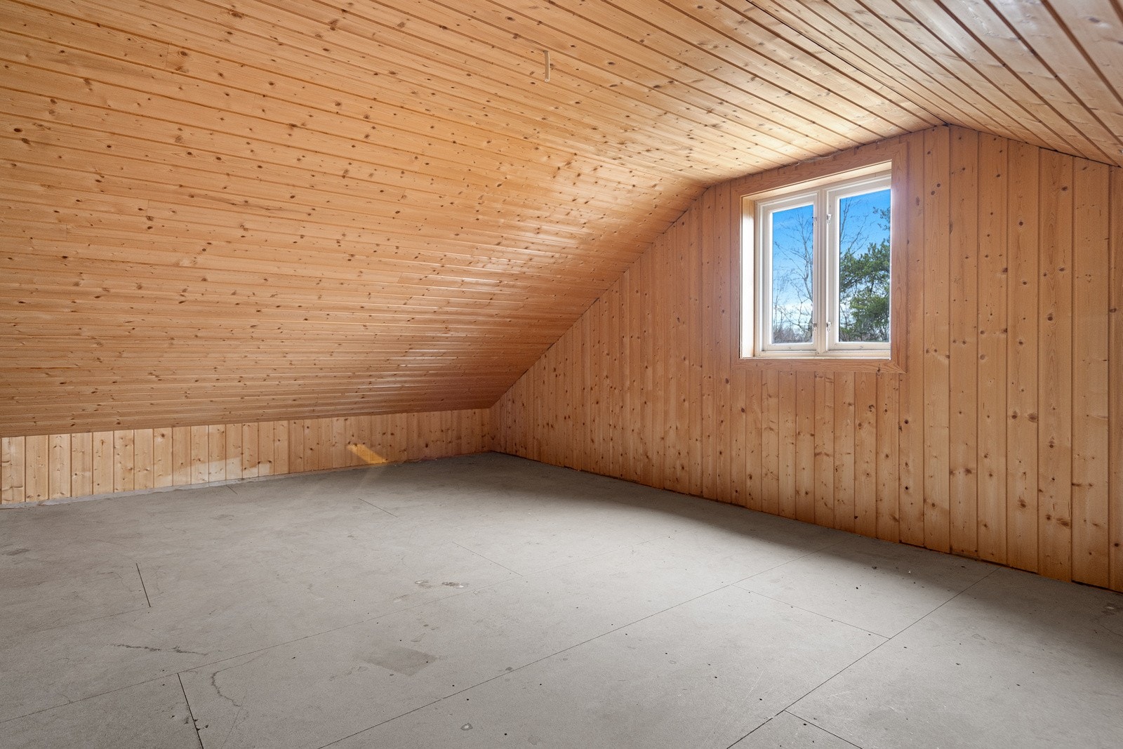 Det er et innredet rom på loftet i tilbygget del fra 2008, men dette er ikke omsøkt til varig opphold Galleribilde